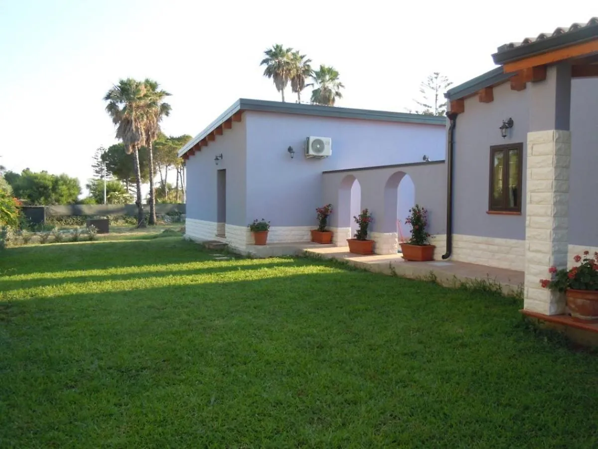 Villa With Air-Conditioned Garden Near The Sea 0*, Fontane Bianche