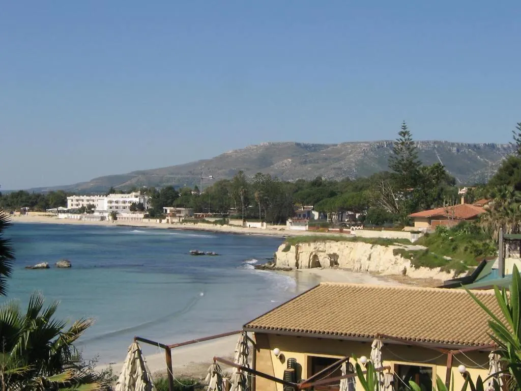 Villa With Air-Conditioned Garden Near The Sea